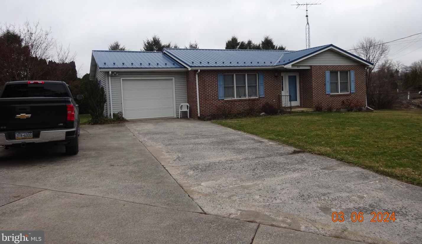 400 S Penn St, Lees Cross Roads, PA 17257