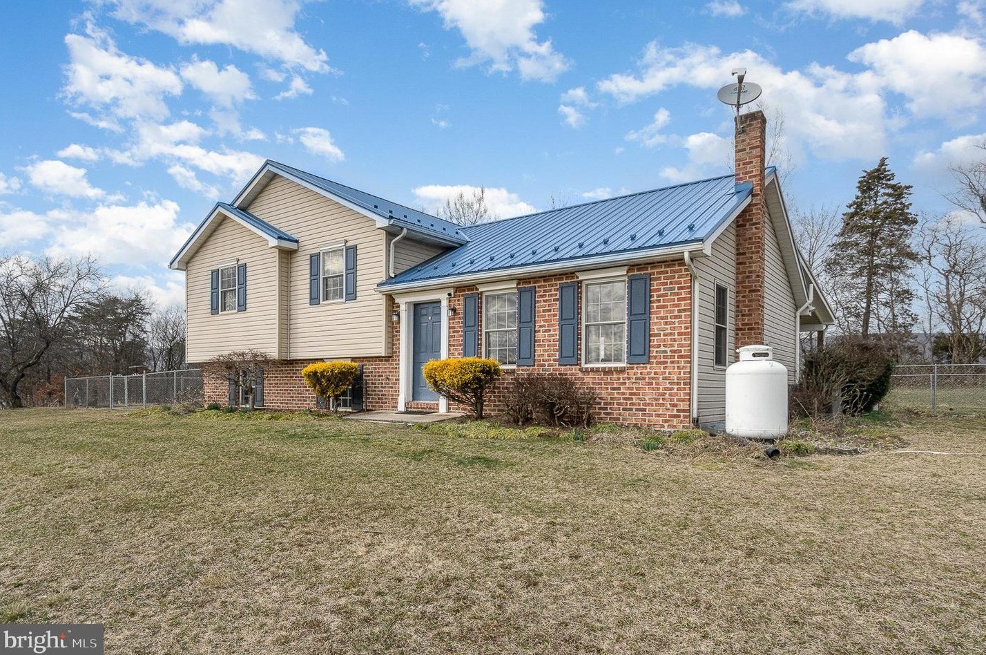10 Shed Rd, North Newton, PA 17241