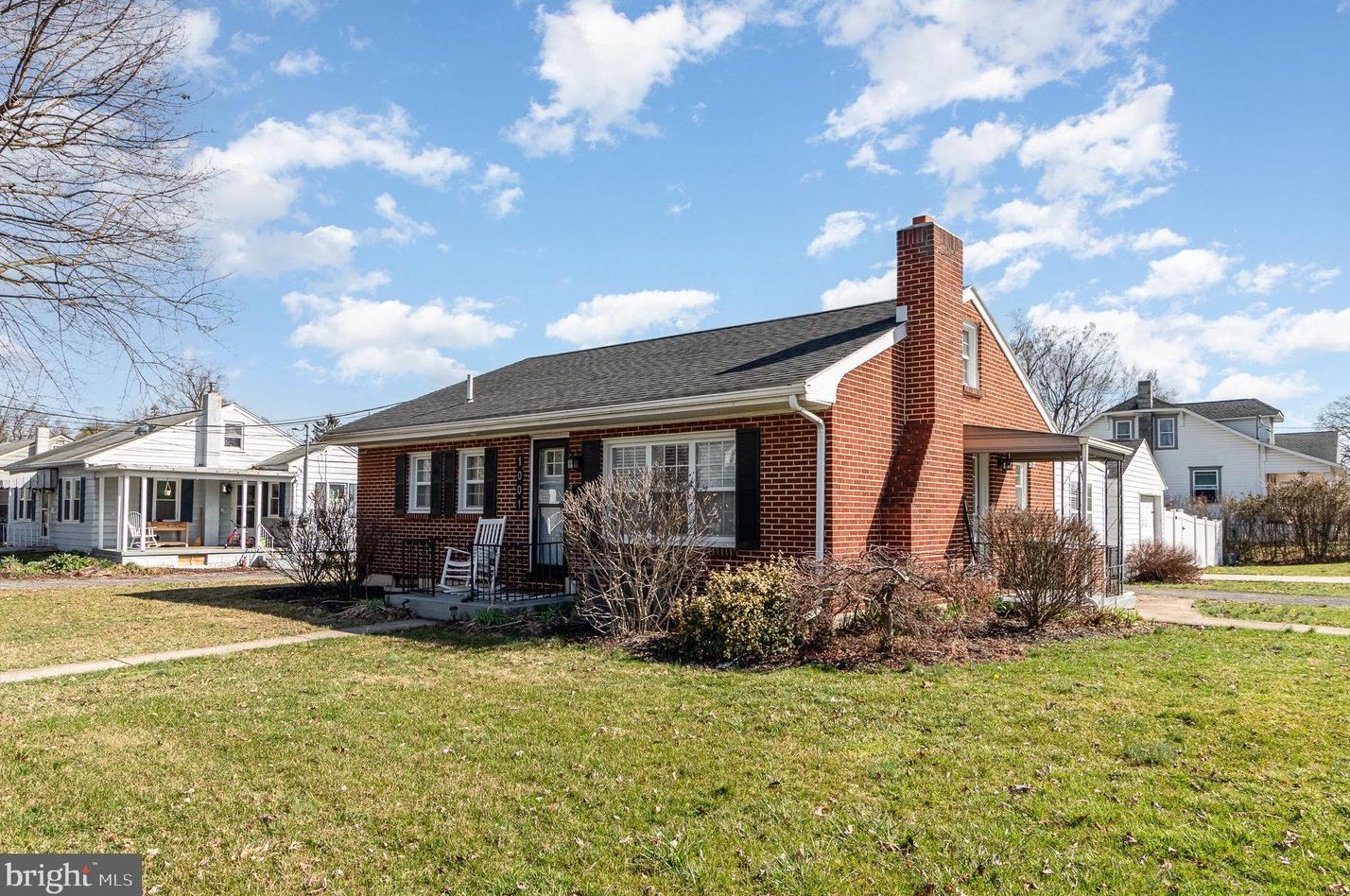 1001 Pitt St, Carlisle PA  17013-1427 exterior