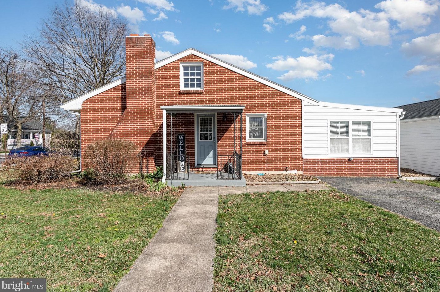 1001 Pitt St, Carlisle PA  17013-1427 exterior