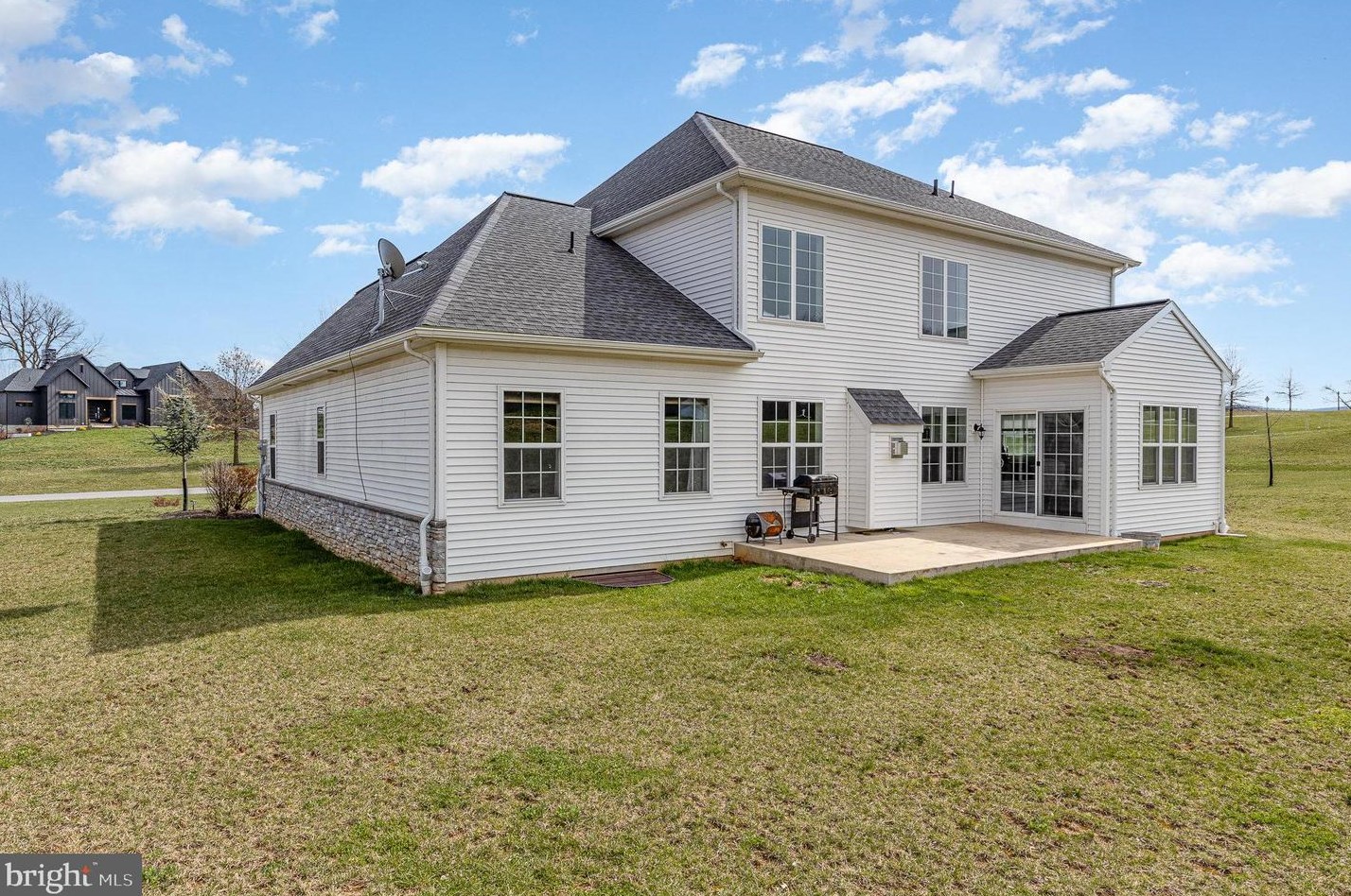 4 Peyton Dr, Carlisle PA  17015-8548 exterior