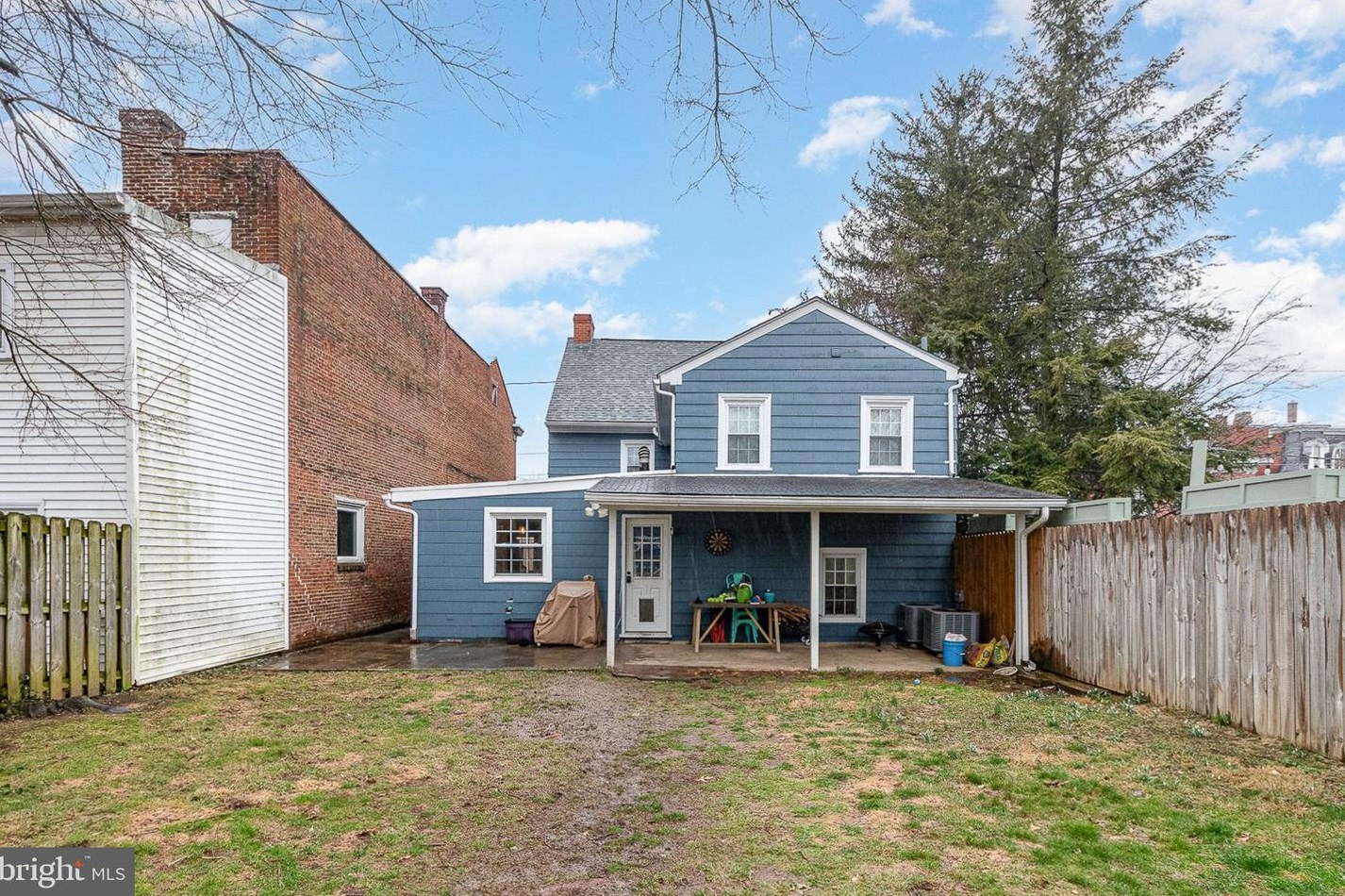 261 Hanover St, Carlisle PA  17013-3905 exterior