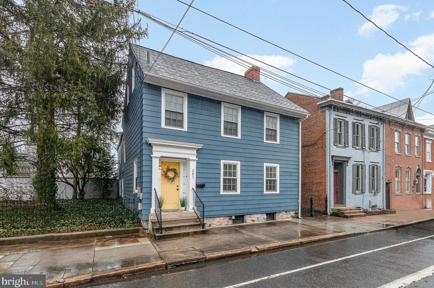 261 Hanover St, Carlisle PA  17013-3905 exterior