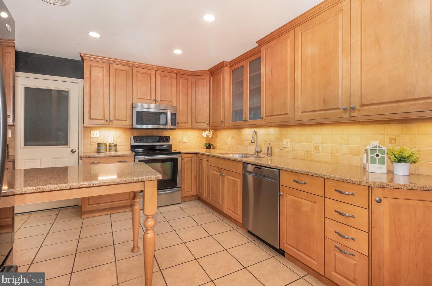 6046 Edward Dr, Navy Sup Dpt, PA 17050