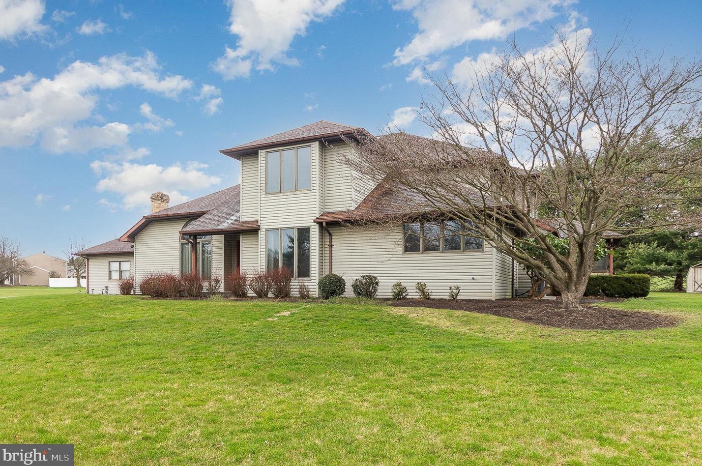 81 Hoover Rd, Carlisle, PA 17015-8512