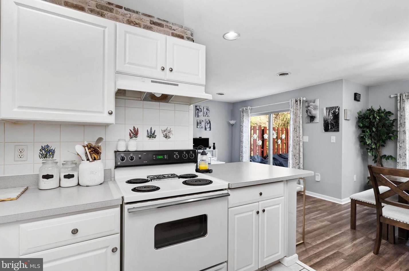 1484 Timber Brook Dr, Navy Sup Dpt PA  17050-9164 exterior