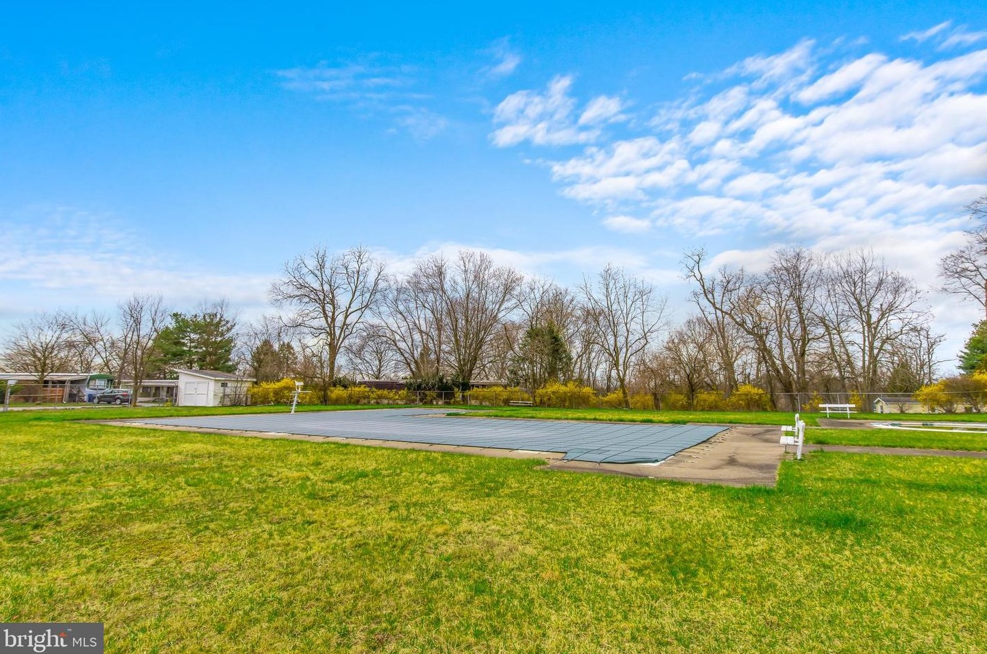 17 Cherry Ln, Carlisle PA 17015-7852 exterior