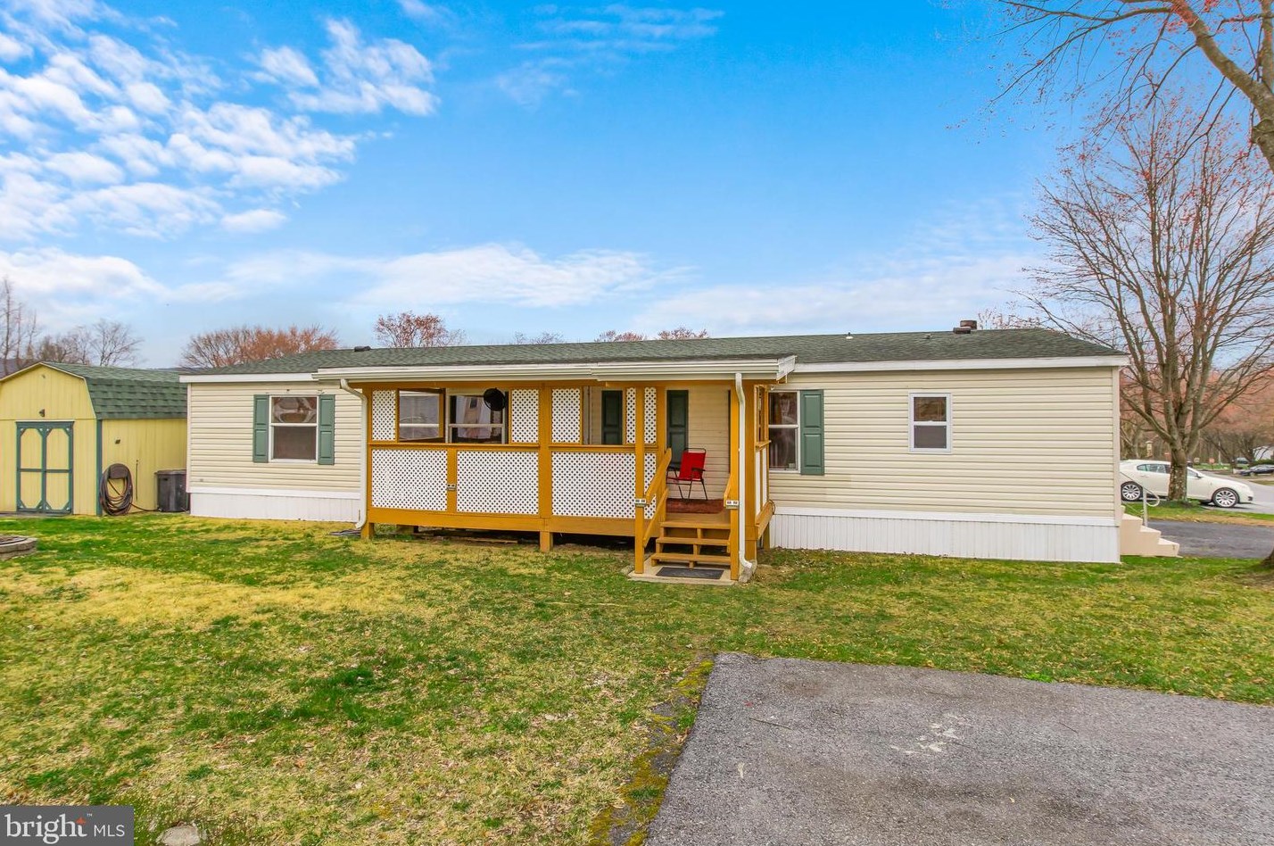 17 Cherry Ln, Carlisle, PA 17015-7852