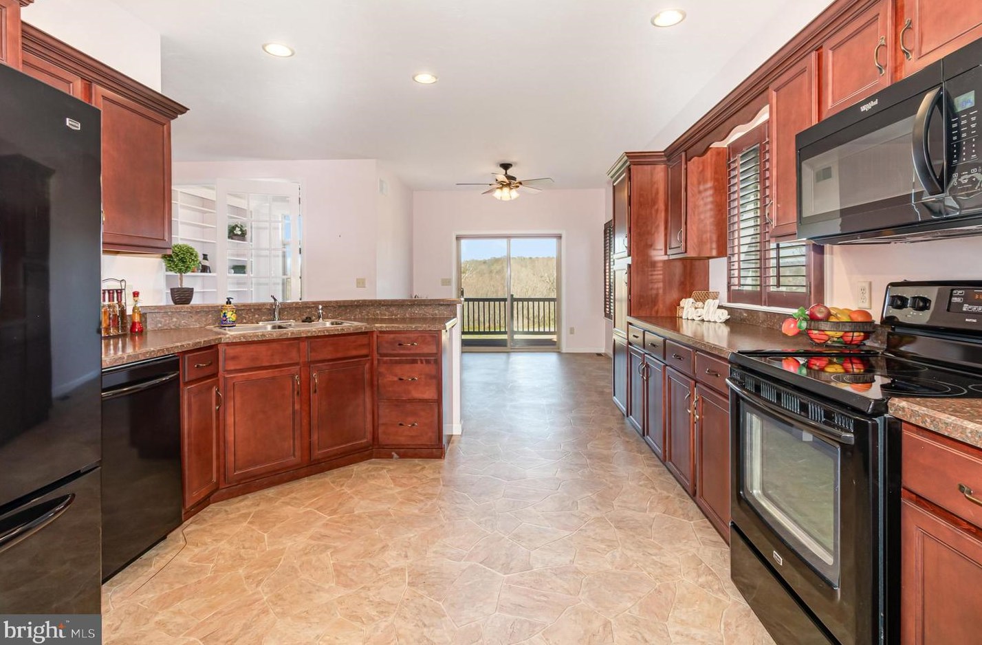 38 Colonial Ct, Lees Cross Roads, PA 17257-9587