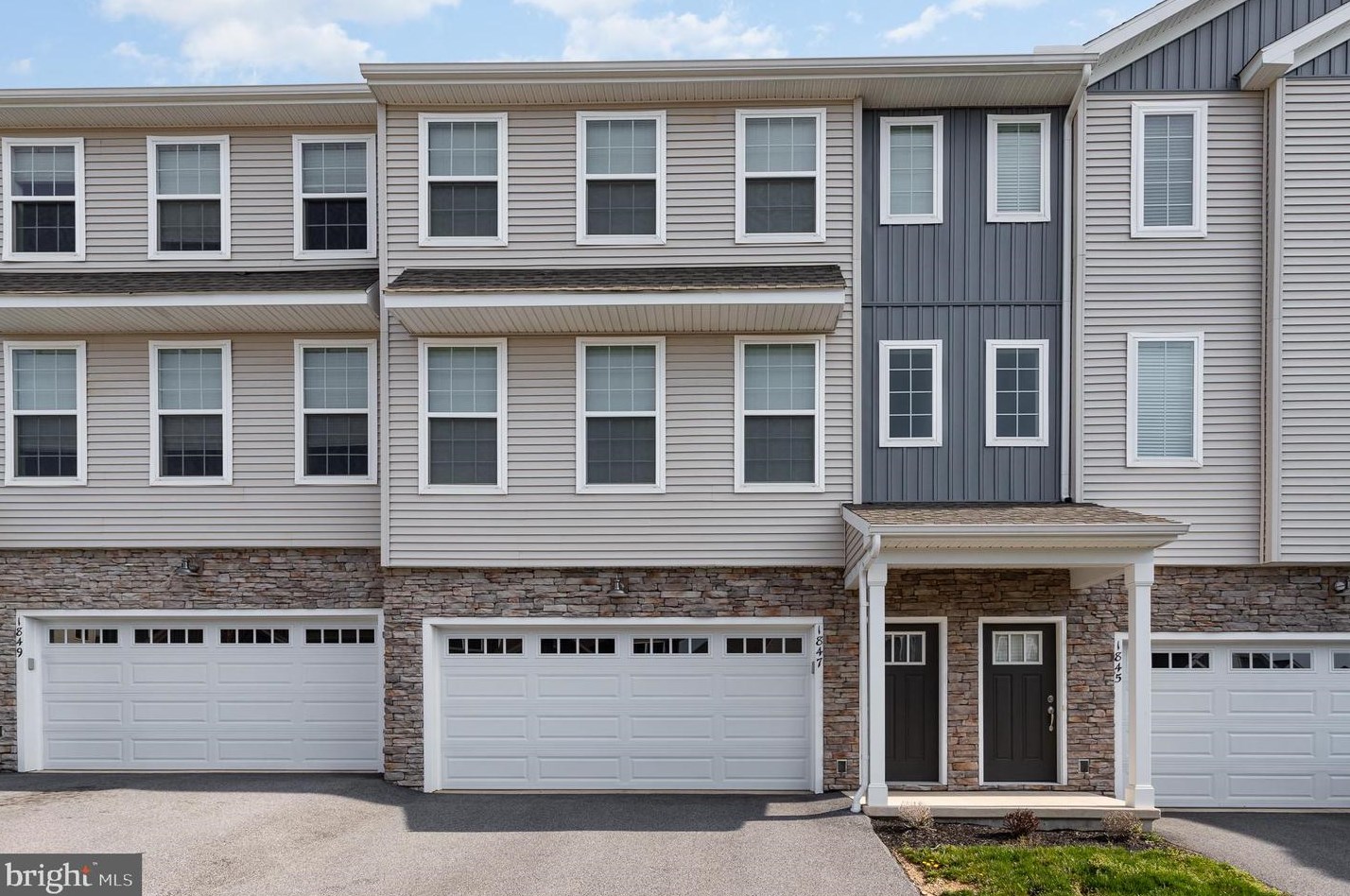 1847 Shady Ln, Navy Sup Dpt, PA 17055