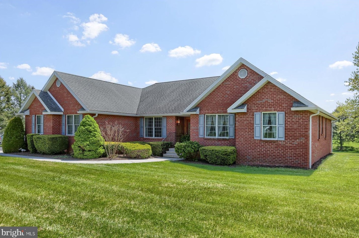 11 Harmon Dr, Carlisle, PA 17015-7649