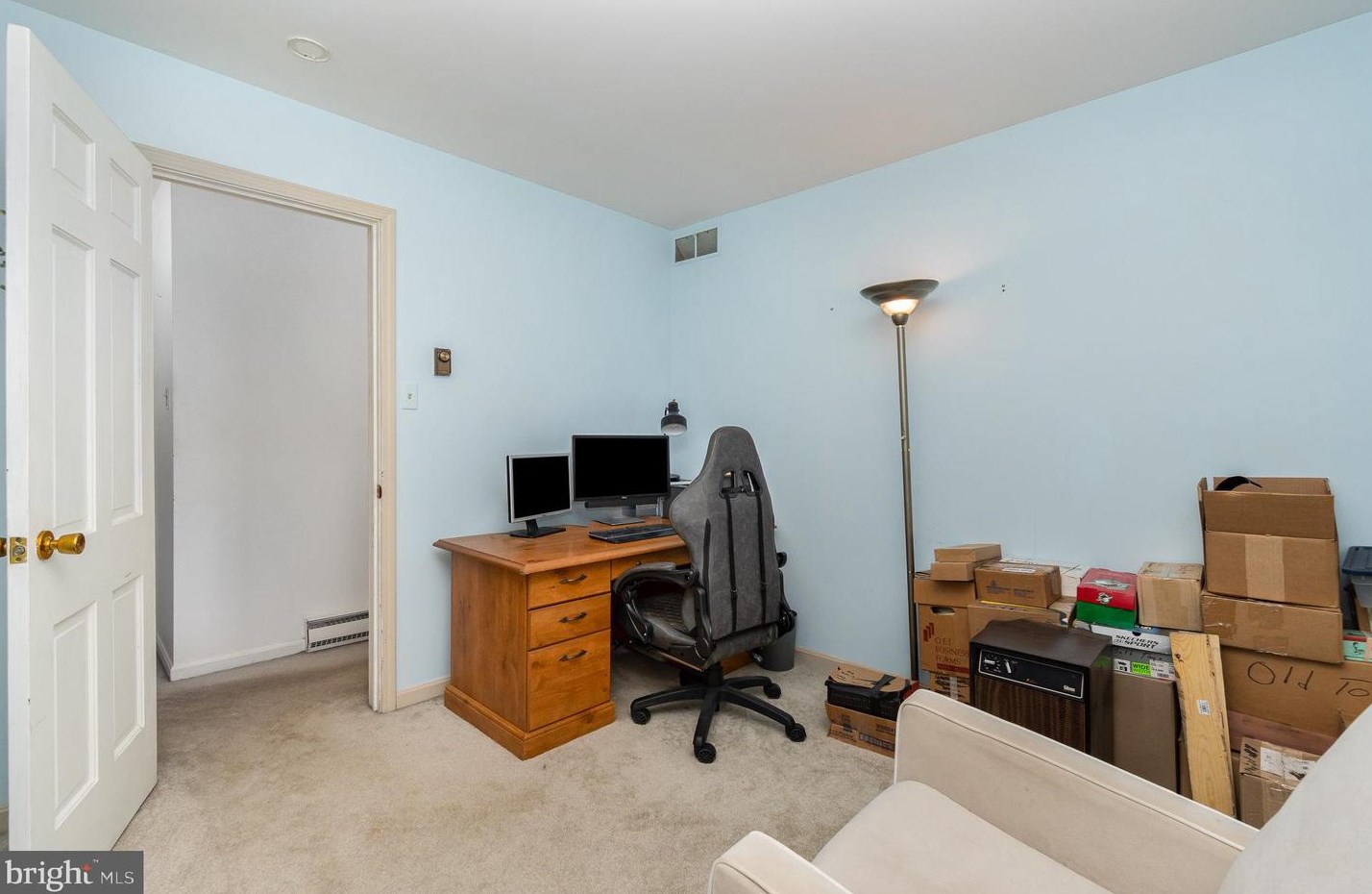 140 Hickory Rd, Carlisle PA  17015-9704 exterior