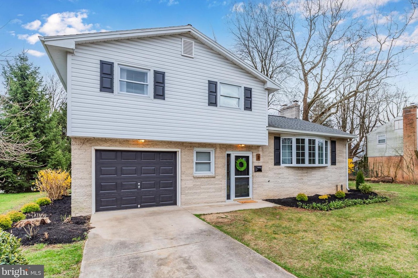 3 Boxwood Ln, Camp Hill, PA 17011-7501