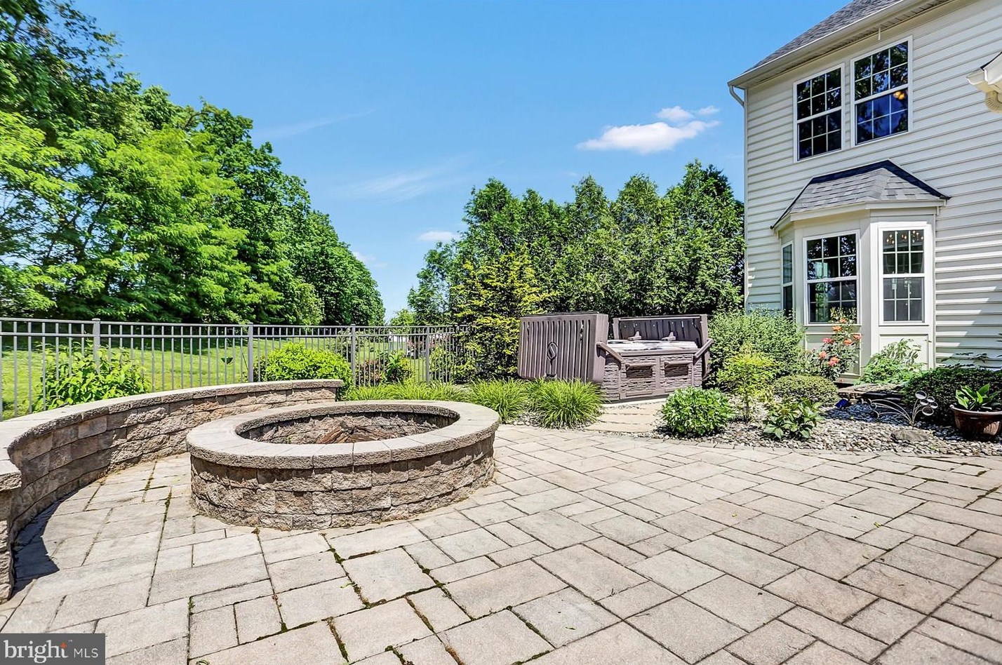 147 Warm Sunday Way, Navy Sup Dpt PA 17050-3802 exterior