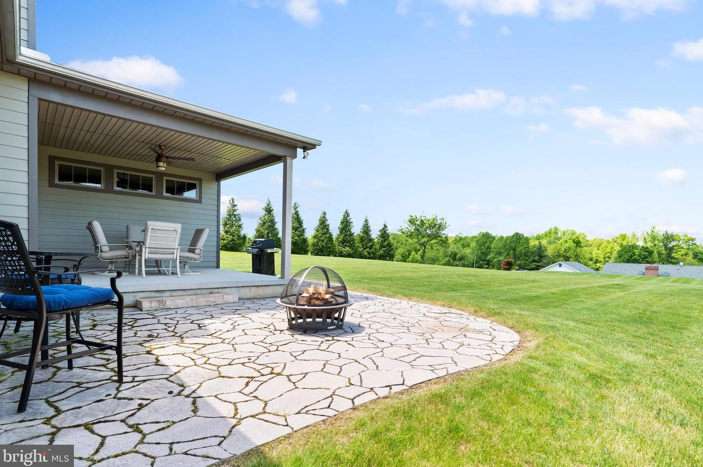 25 Morgan Dr, Carlisle PA  17015-7914 exterior