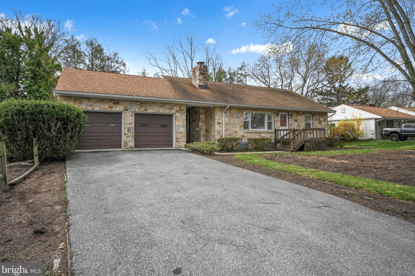 4303 Motter Ln, Camp Hill, PA 17011-1910