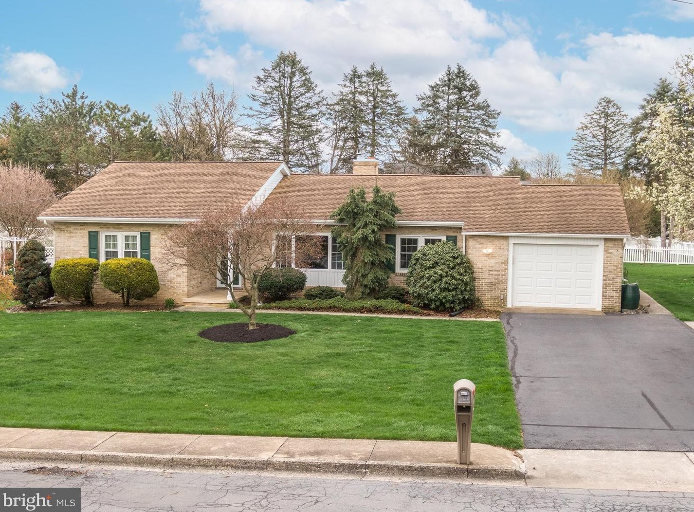 224 Avon Dr, Carlisle, PA 17013