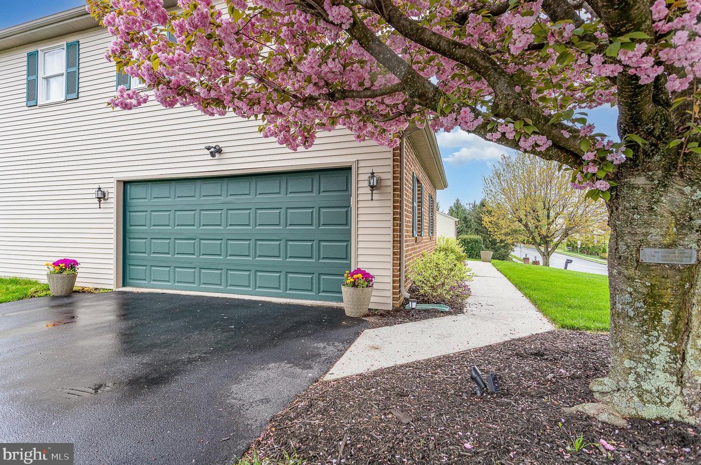 702 Shady Ln, West Enola PA  17025-2062 exterior
