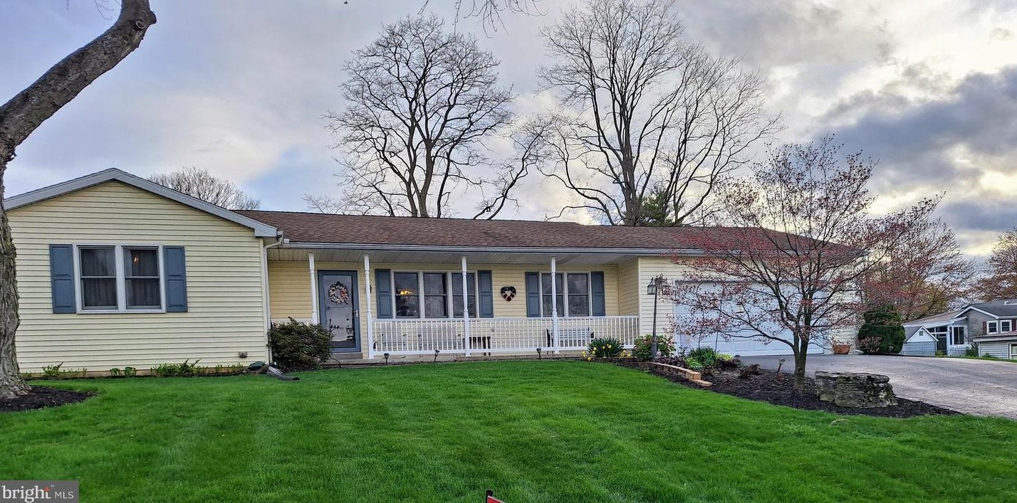 6 Middleton Ave, Carlisle, PA 17013-3181