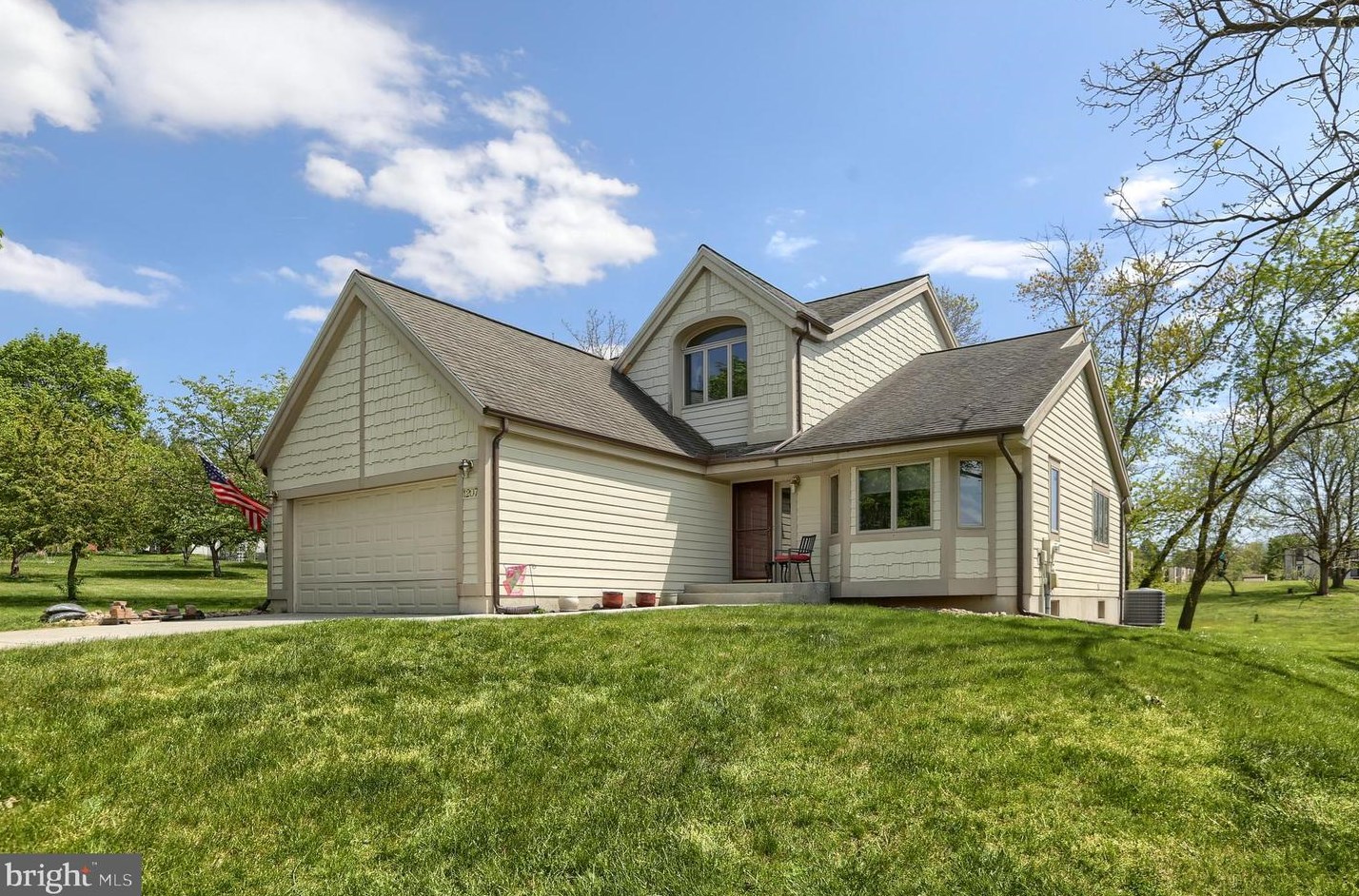 1207 Pheasant Dr, Carlisle, PA 17013-1228