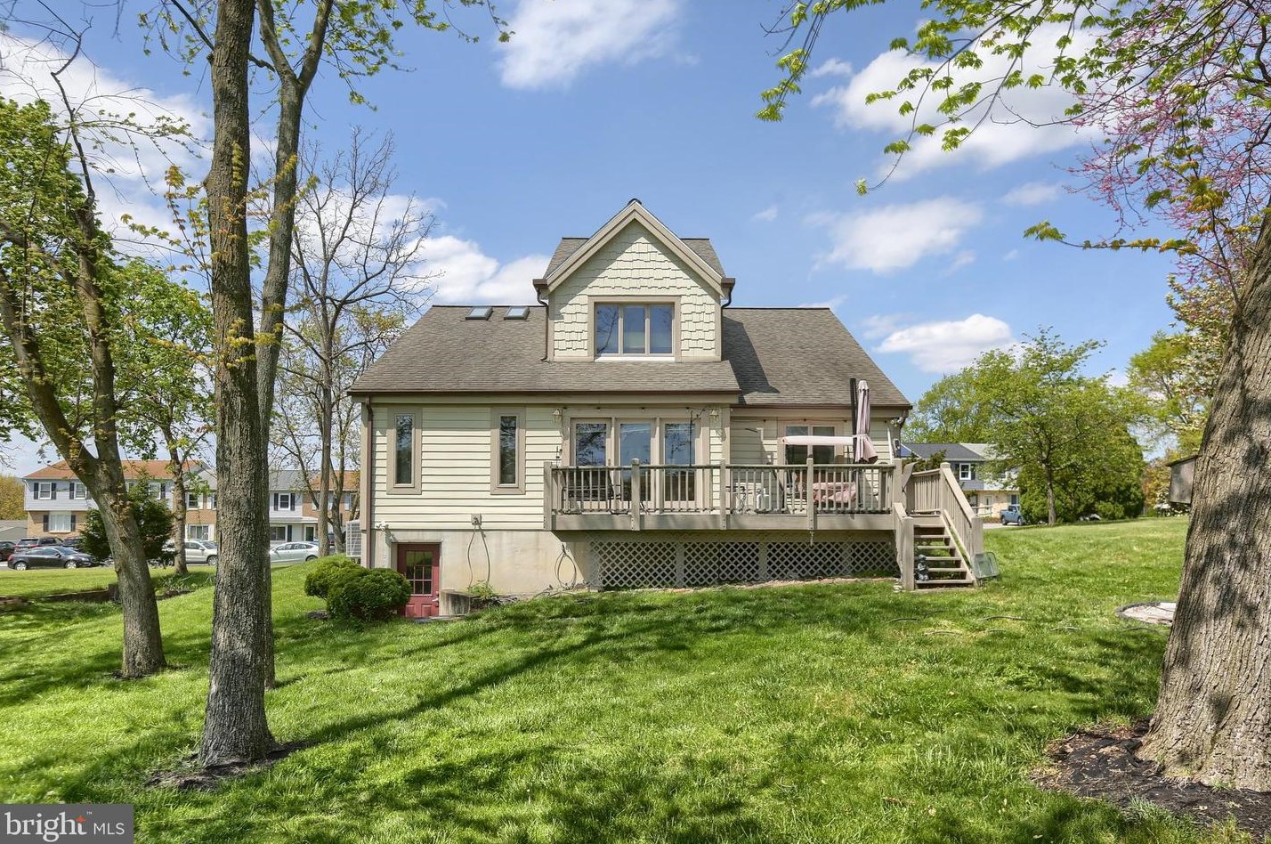 1207 Pheasant Dr, Carlisle PA 17013-1228 exterior