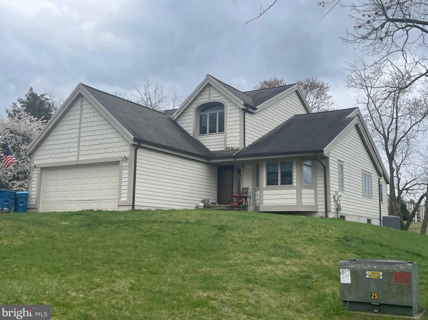 1207 Pheasant Dr, Carlisle PA 17013-1228 exterior