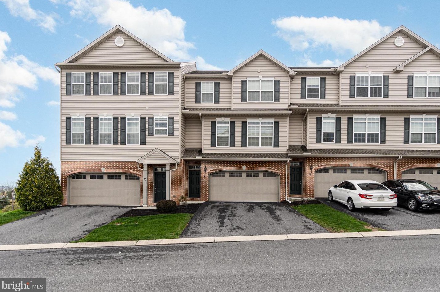 8 Jay Cir, Lemoyne, PA 17043