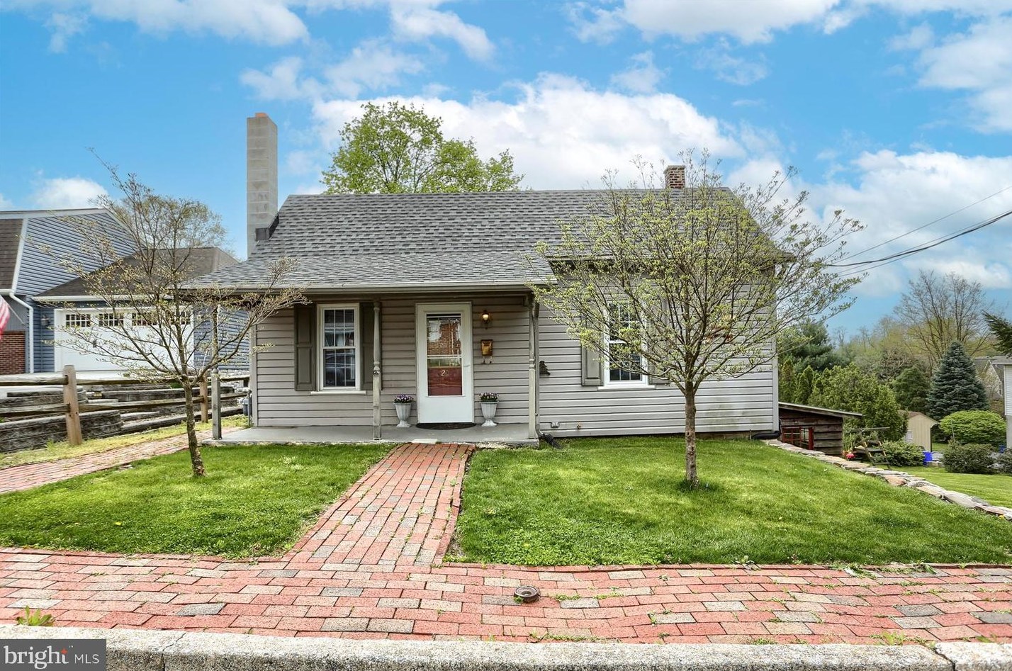 20 Pine St, West Enola, PA 17025-2827