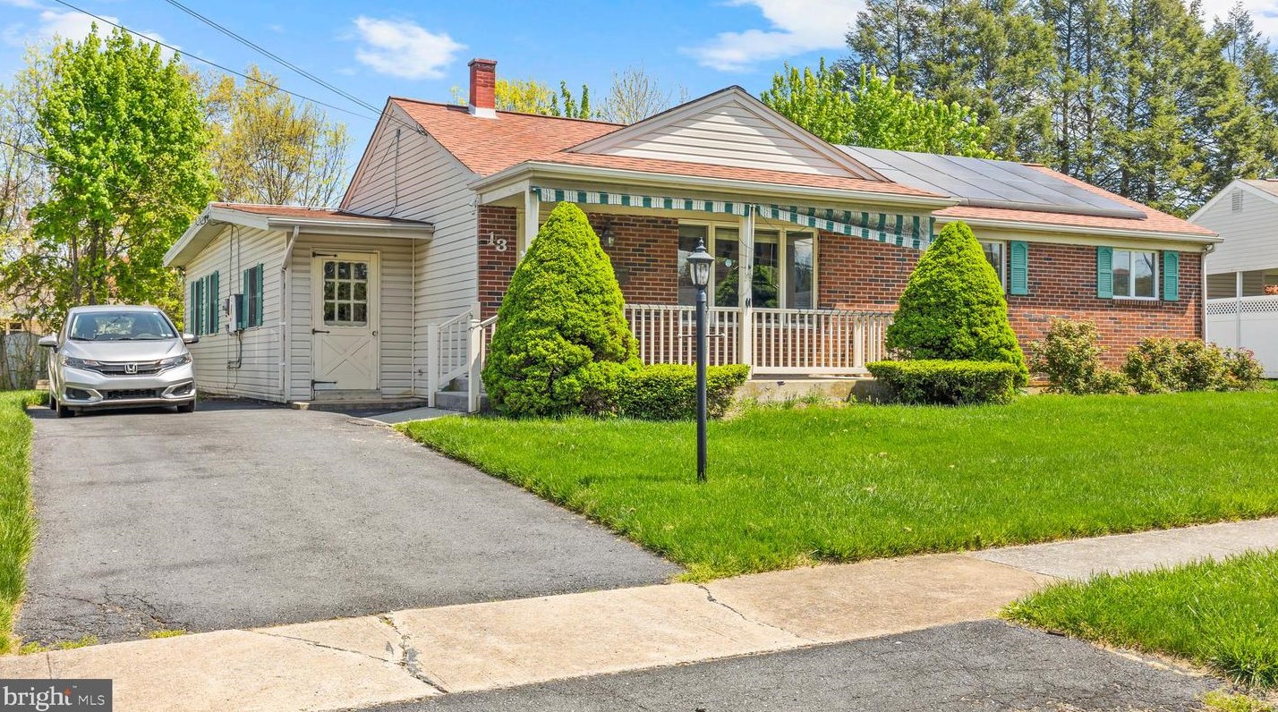 13 Neponsit Ln, Camp Hill, PA 17011