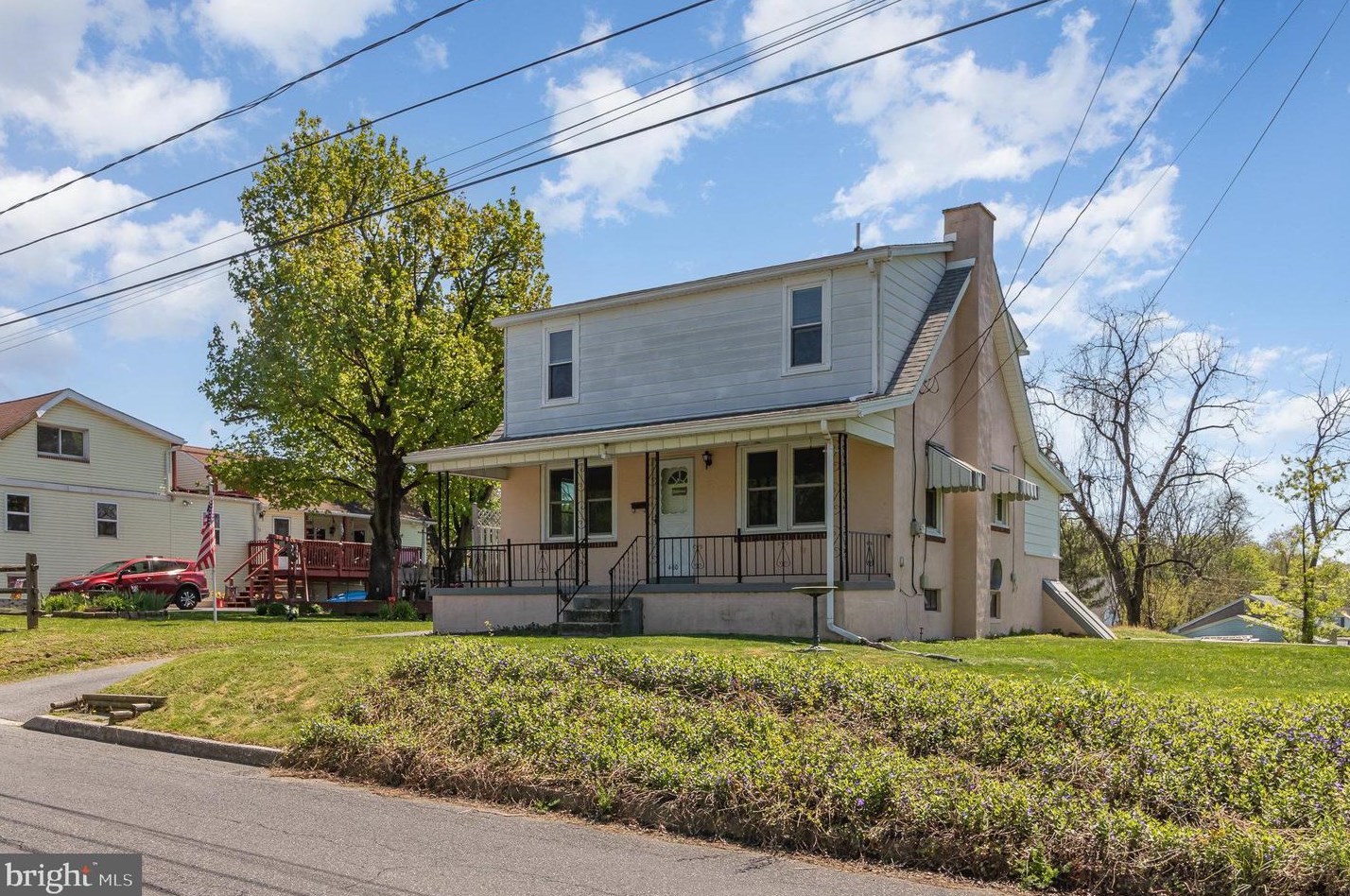 400 W Dauphin St, West Enola, PA 17025