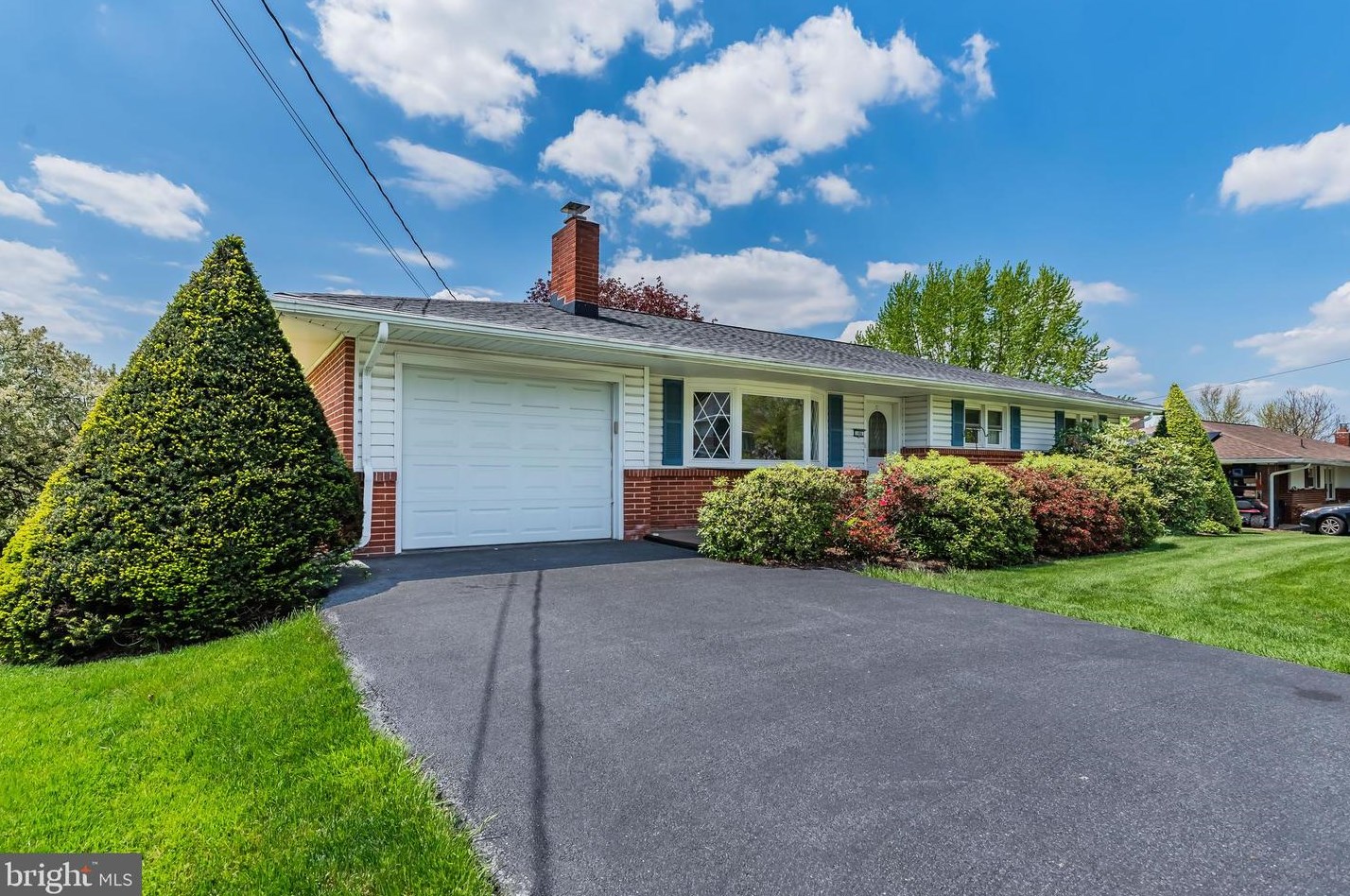 106 Cockleys Dr, Navy Sup Dpt, PA 17055