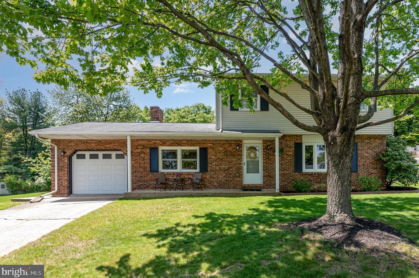 1702 Patricia Ct, Navy Sup Dpt, PA 17055
