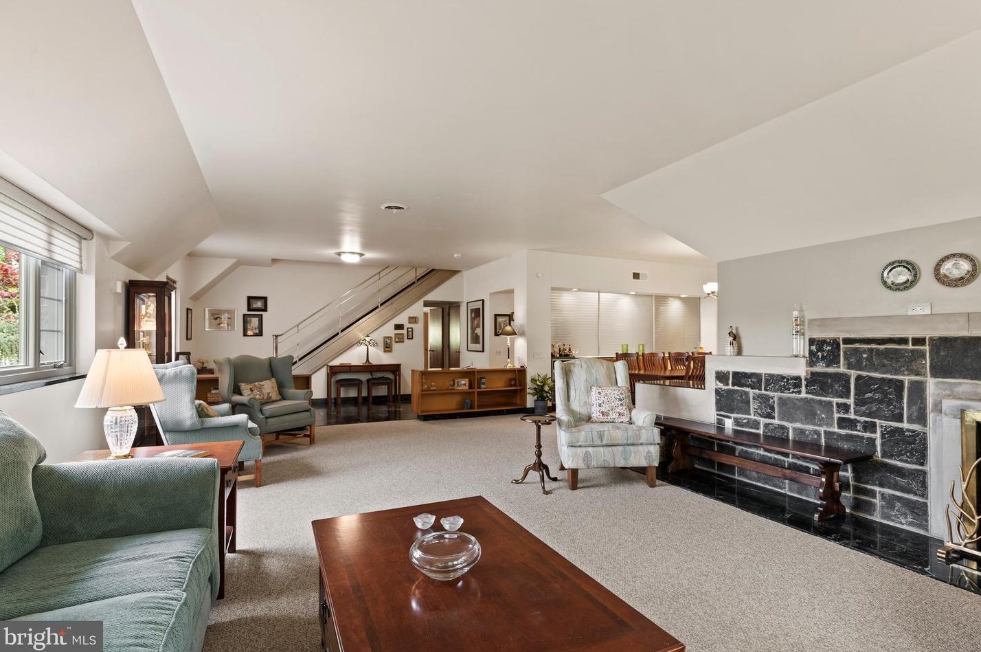 433 Mooreland Ave, Carlisle PA  17013-3727 exterior