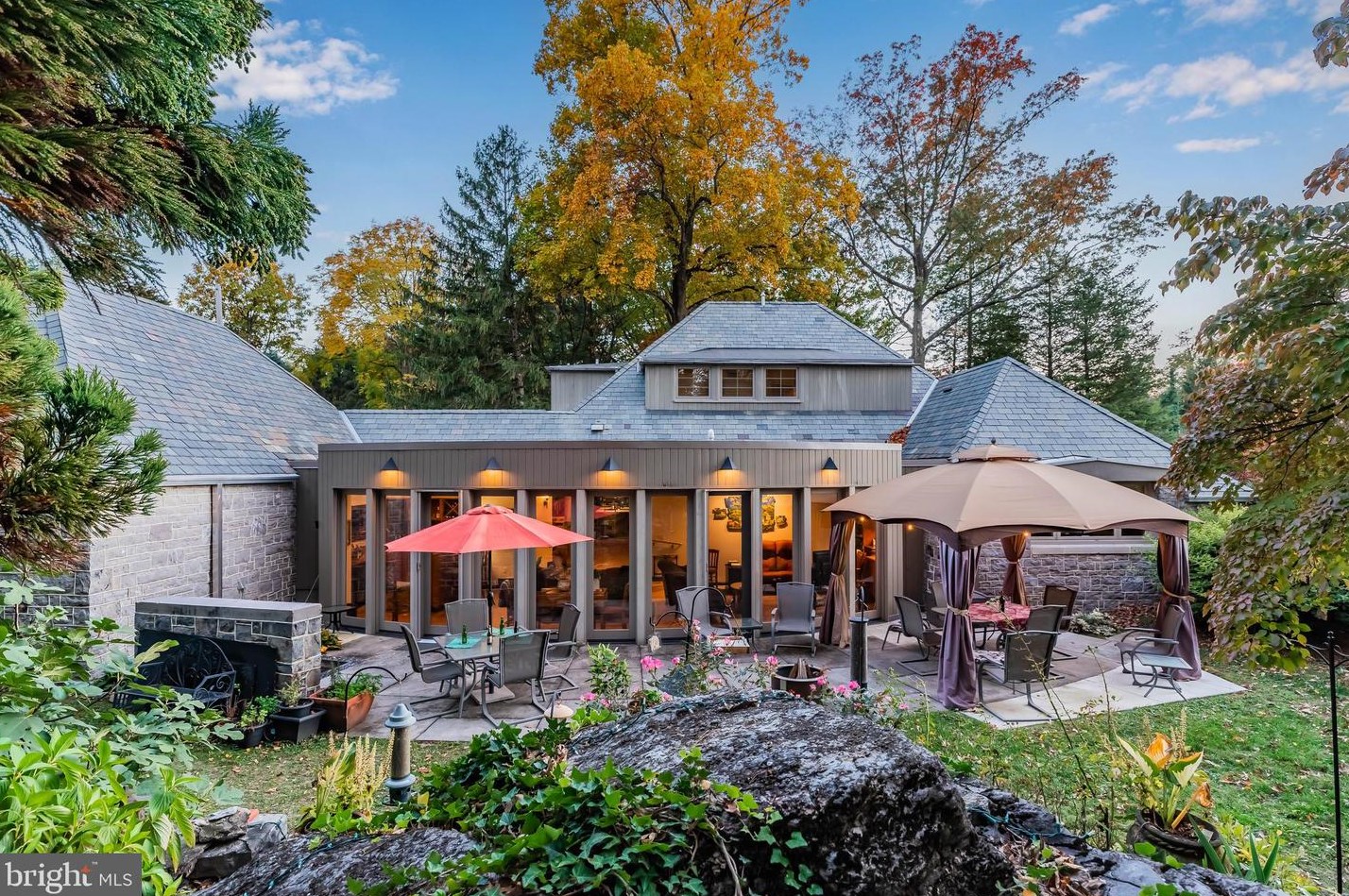 433 Mooreland Ave, Carlisle PA  17013-3727 exterior