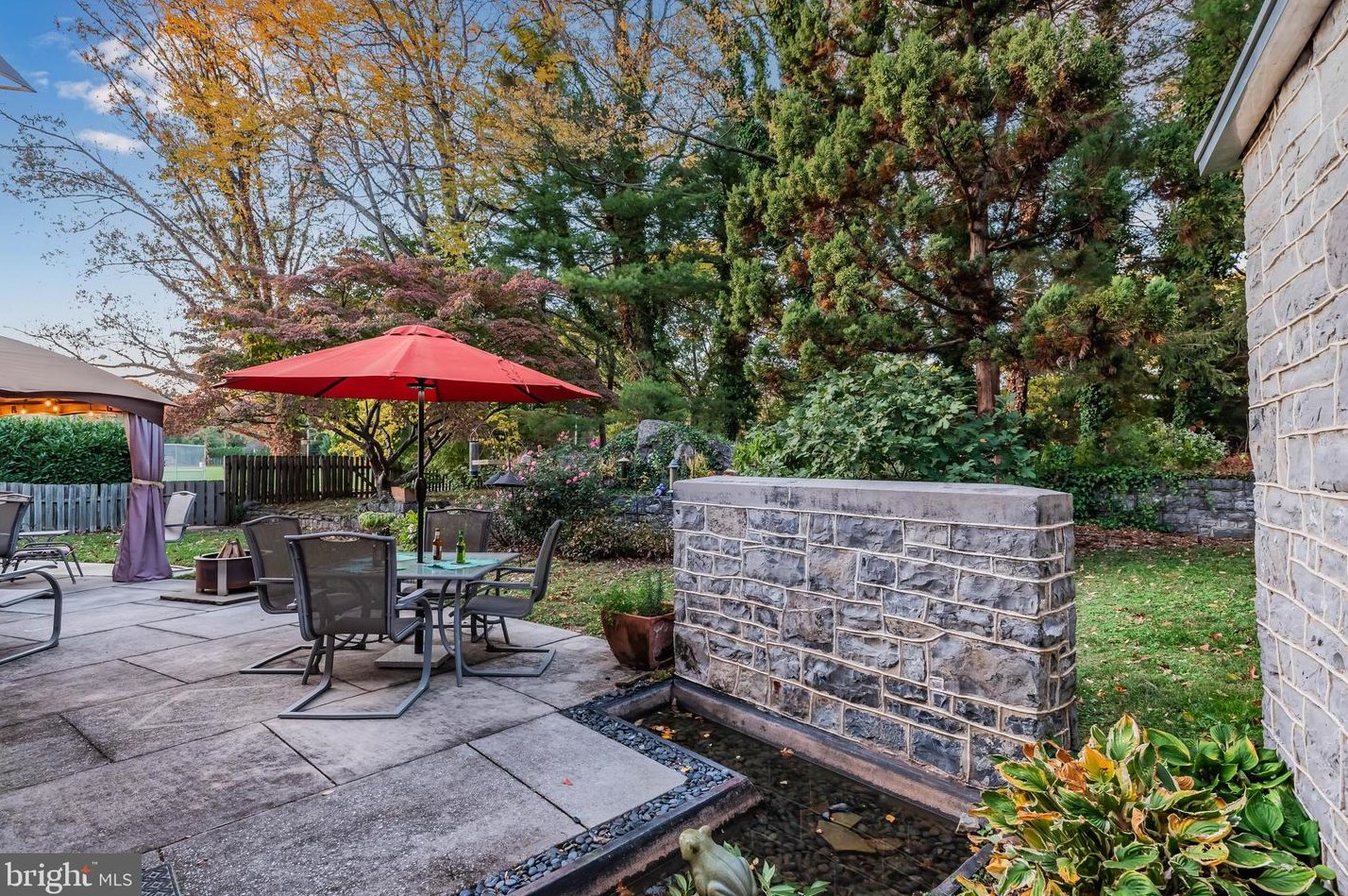 433 Mooreland Ave, Carlisle PA  17013-3727 exterior