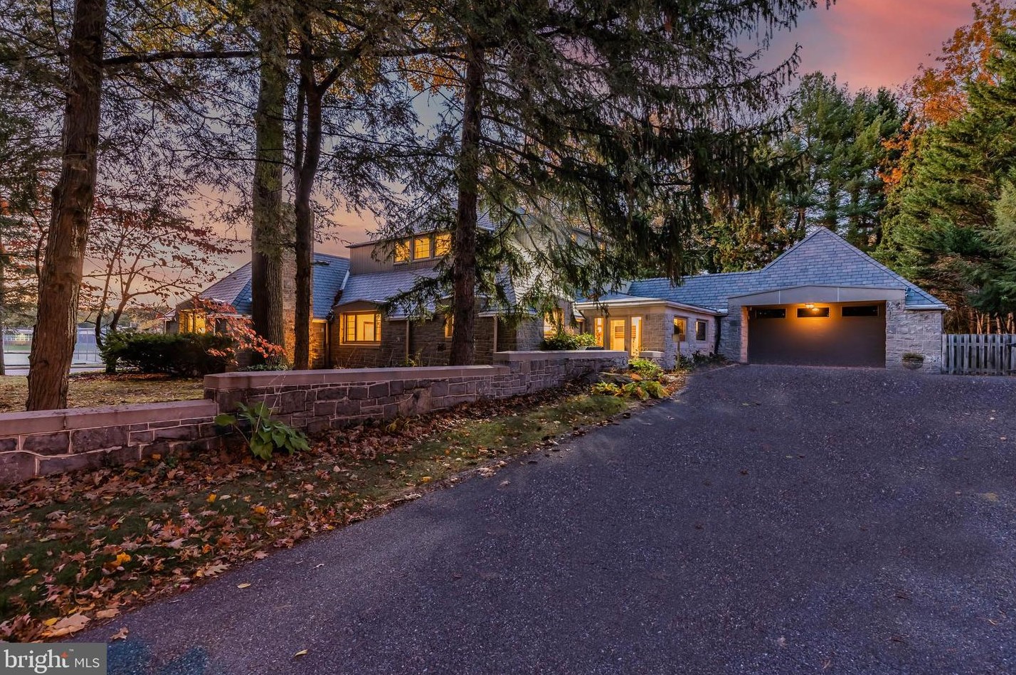 433 Mooreland Ave, Carlisle PA  17013-3727 exterior