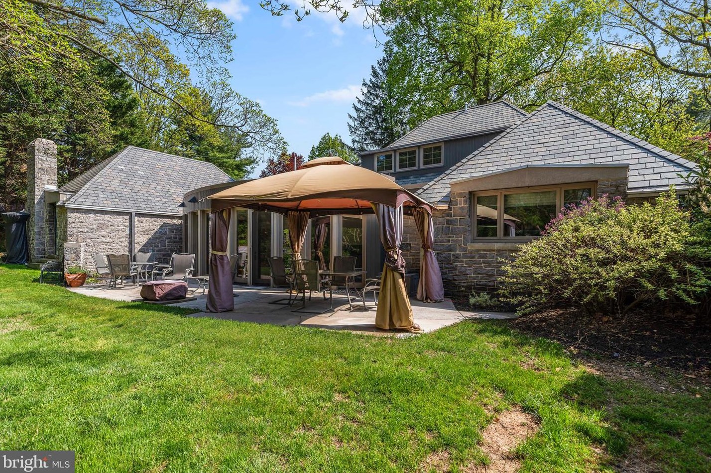 433 Mooreland Ave, Carlisle PA  17013-3727 exterior