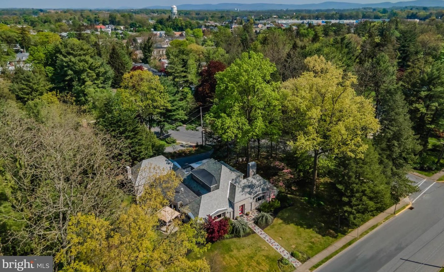 433 Mooreland Ave, Carlisle PA  17013-3727 exterior