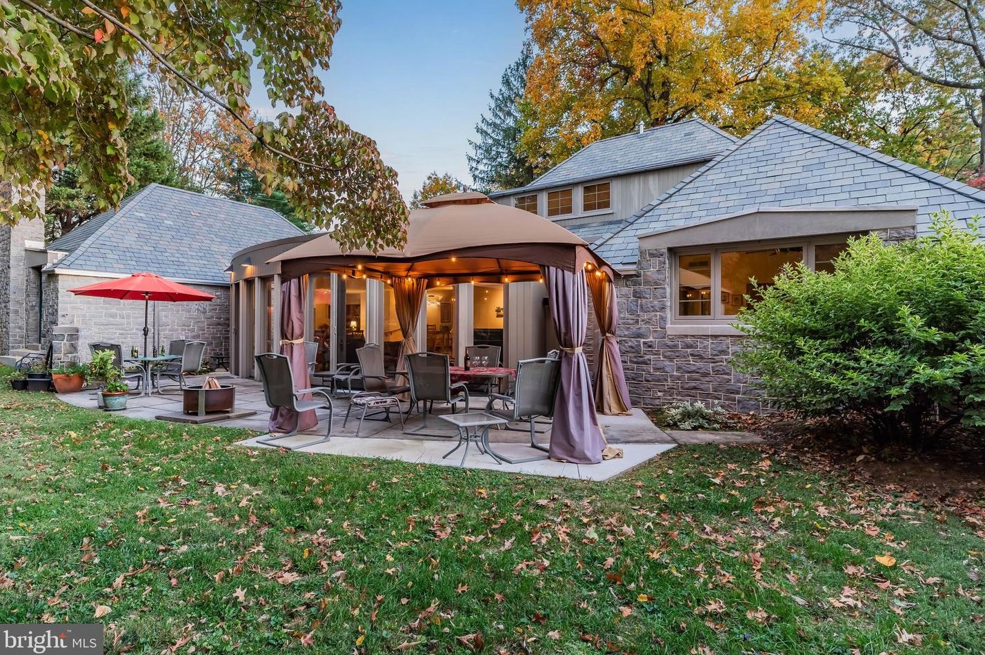 433 Mooreland Ave, Carlisle PA  17013-3727 exterior