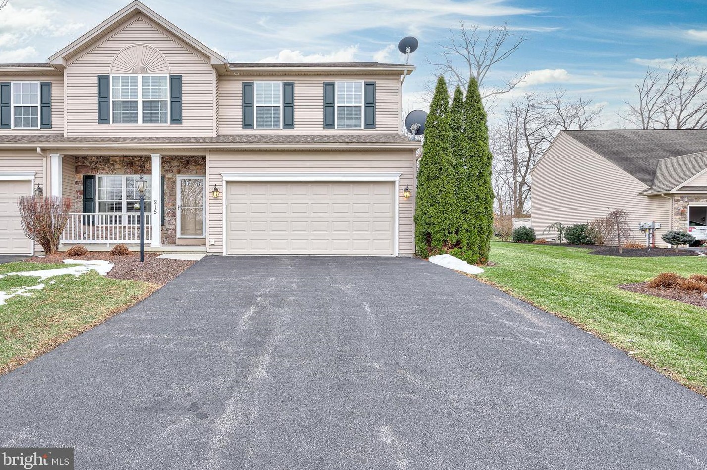 215 Stonehedge Dr, Carlisle, PA 17015