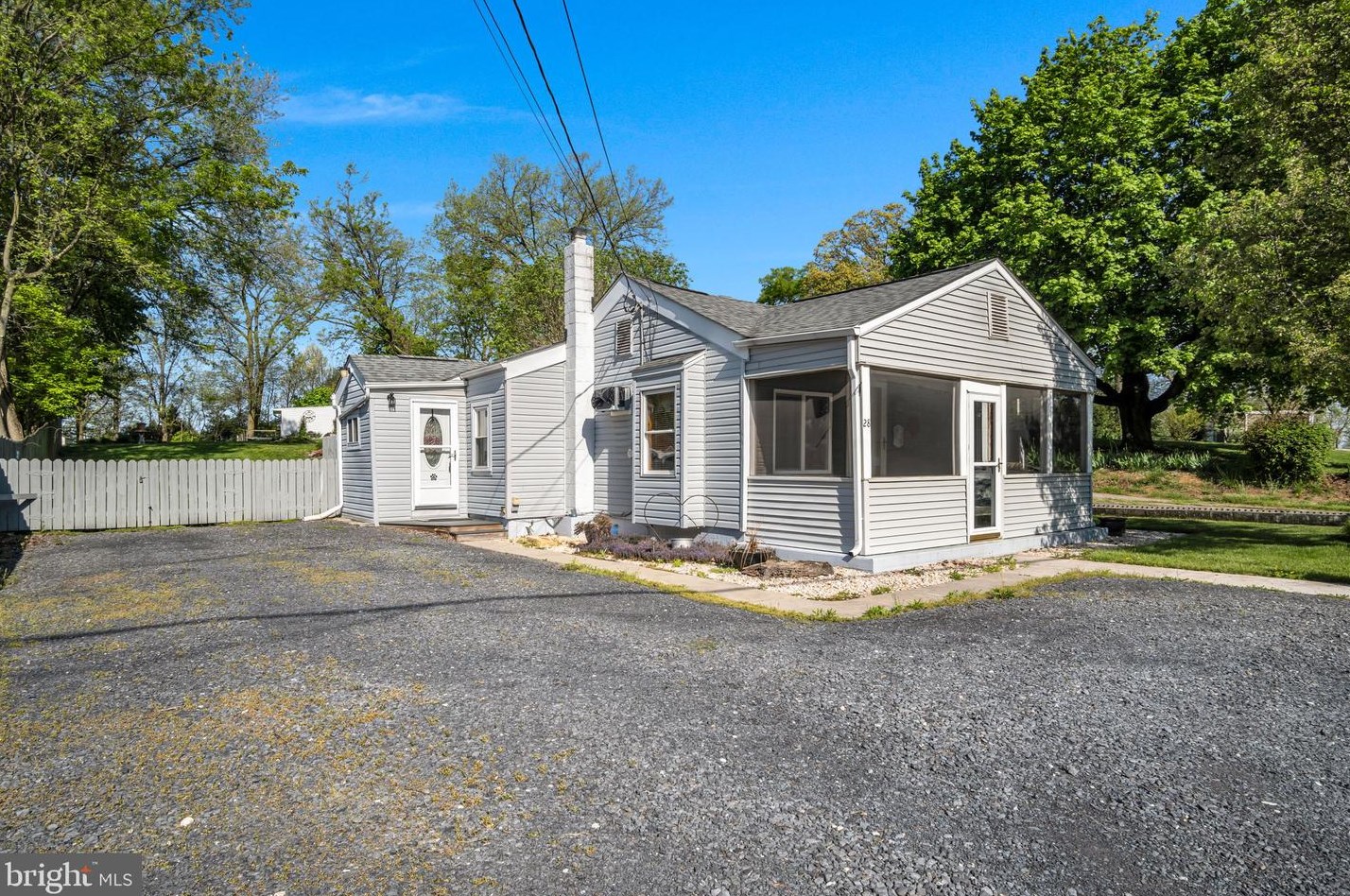 28 Fairview St, Carlisle, PA 17015-3120