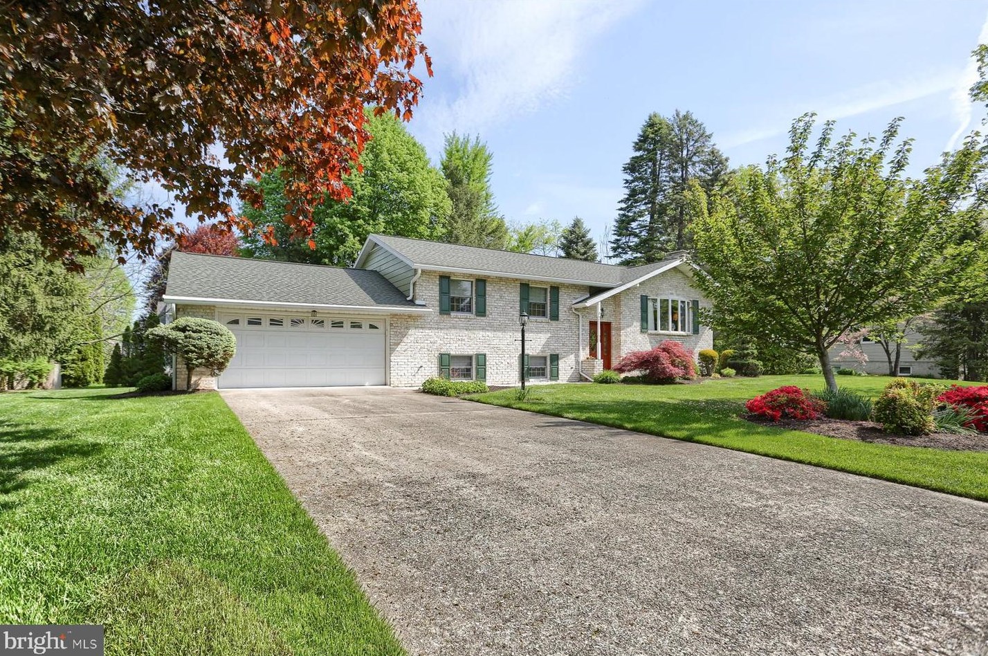 1104 Linn Dr, Carlisle, PA 17013-4248