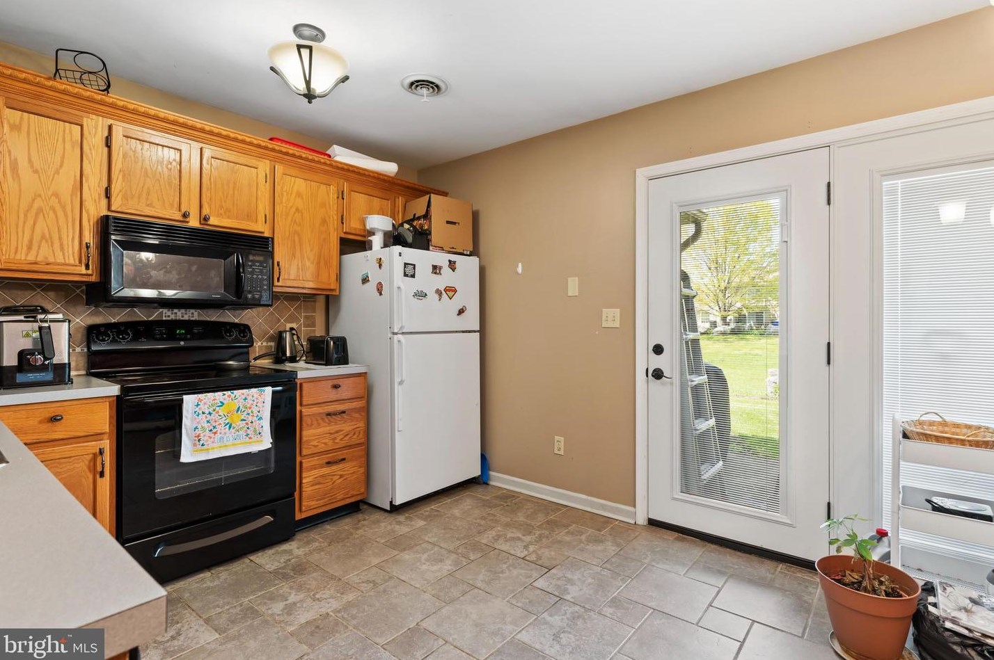 108 Easterly Dr, Navy Sup Dpt PA  17050-7936 exterior