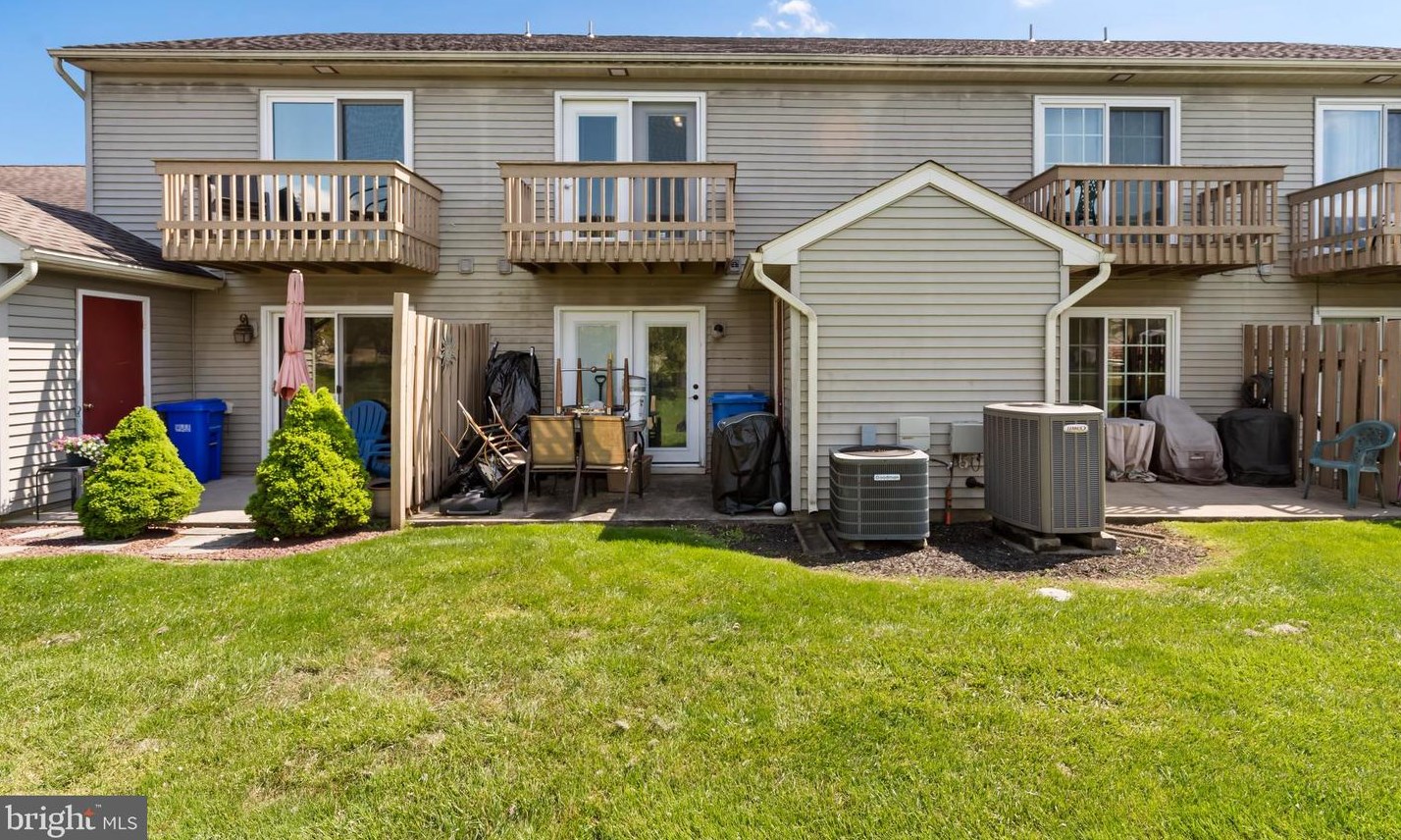 108 Easterly Dr, Navy Sup Dpt PA  17050-7936 exterior