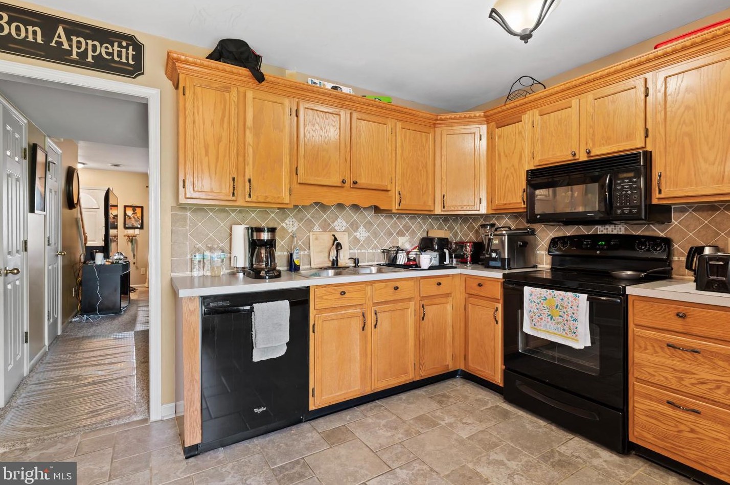 108 Easterly Dr, Navy Sup Dpt PA  17050-7936 exterior