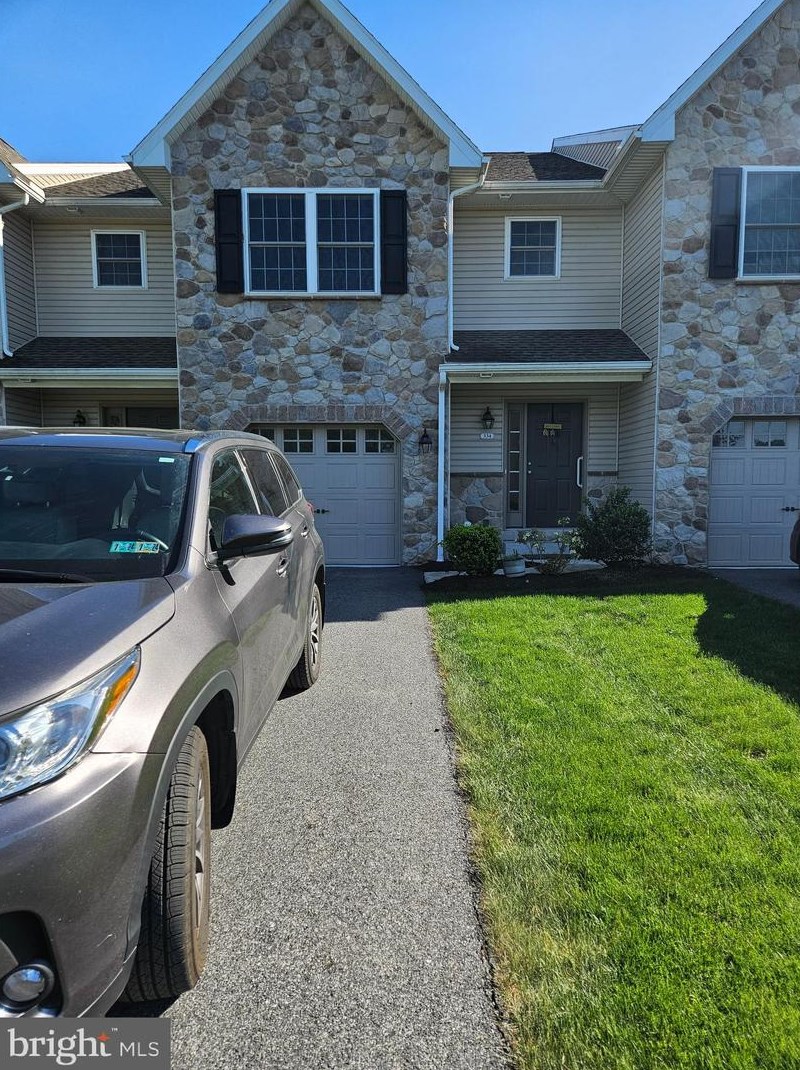 334 Melbourne Ln, Navy Sup Dpt, PA 17055