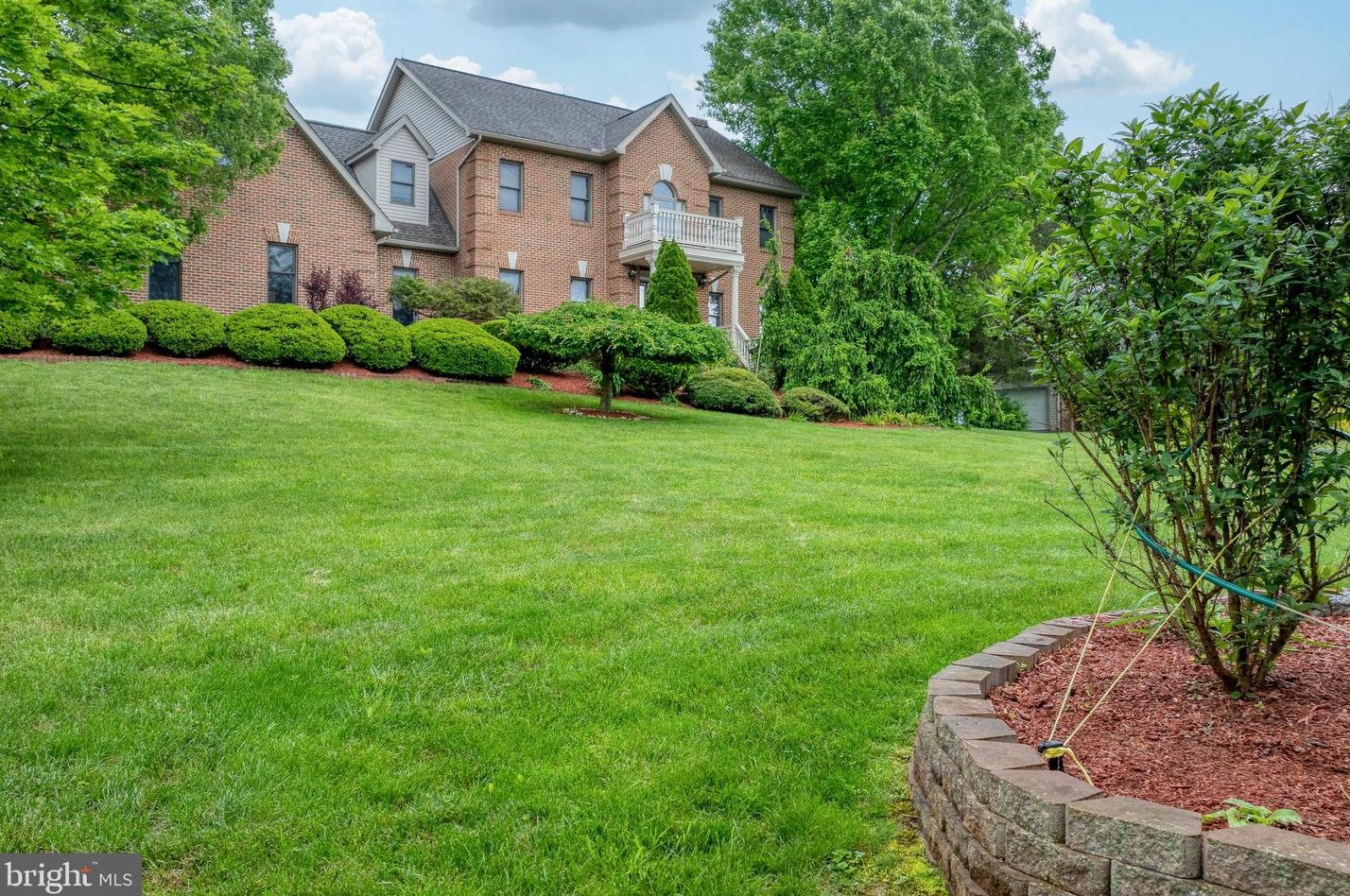 104 Fairway Dr, Carlisle, PA 17015