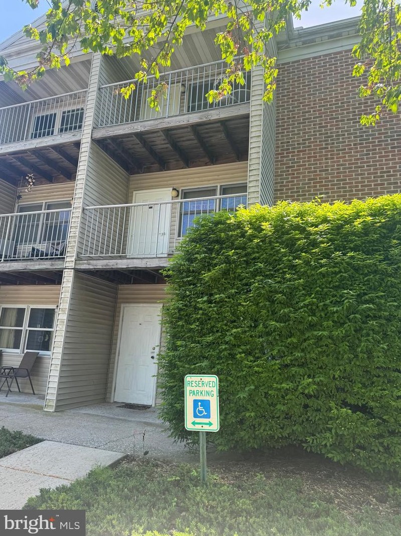 2101 Cedar Run Dr #208, Camp Hill, PA 17011