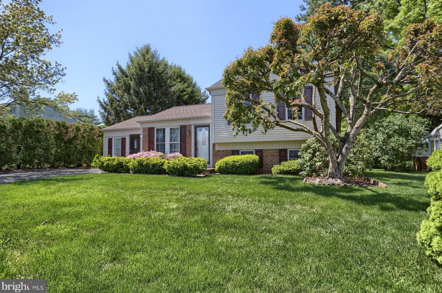 36 Lilac Dr, Navy Sup Dpt, PA 17050-3169