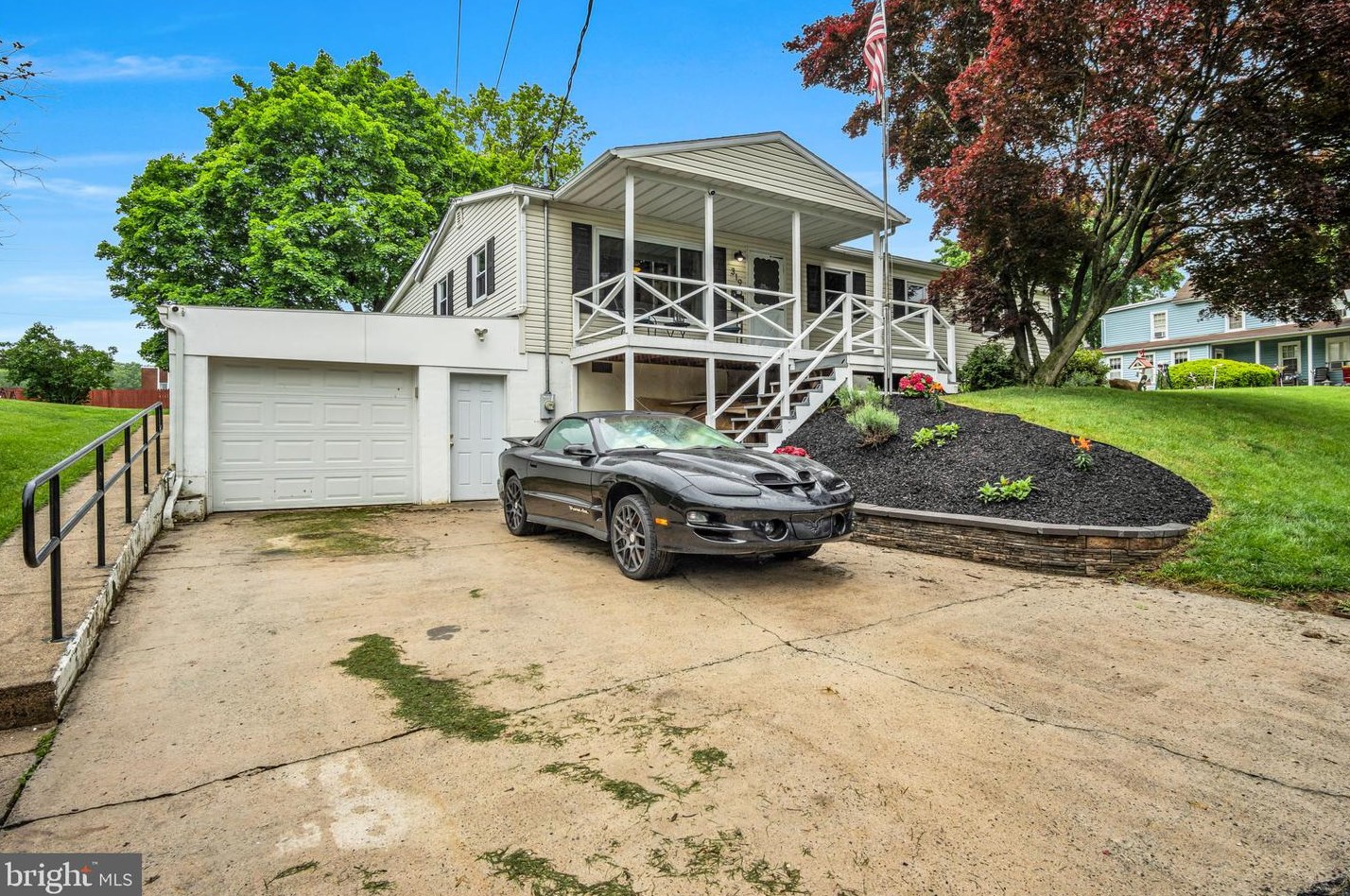 319 N Walnut St, Mount Holly Springs, PA 17065
